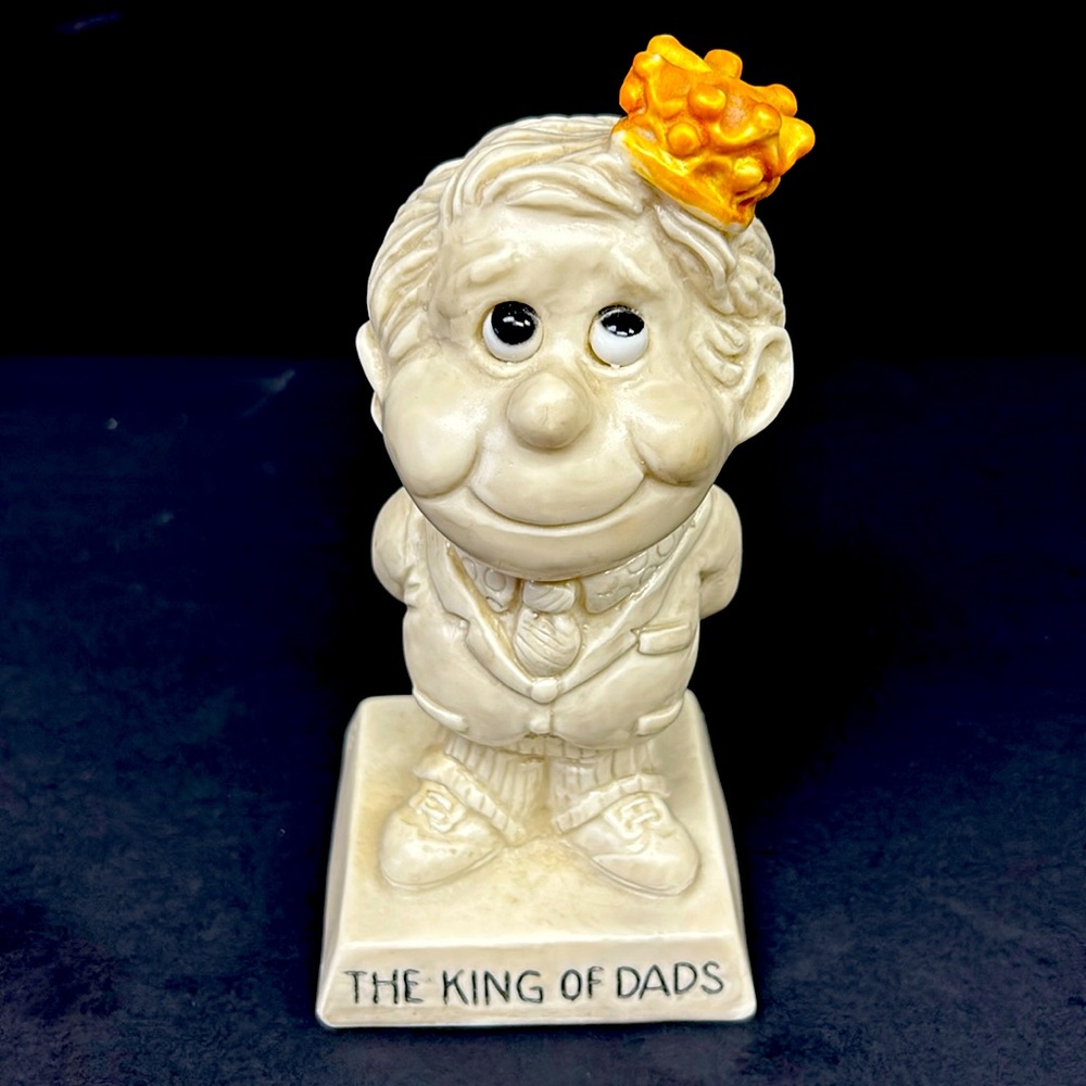 Vintage  RUSS BERRIE  kitsch  “The King Of Dad’s “ hard plastic figure